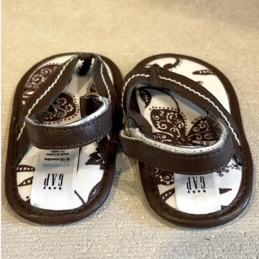 Baby Gap brown flip flops sandals flowers straps velcro Size Newborn 6-12 months